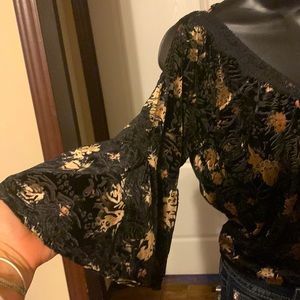 🌸HOST PICK🌸Beautiful Black n Brown Velvet Peek a Boo Sleeves Blouse. Sexy “V”